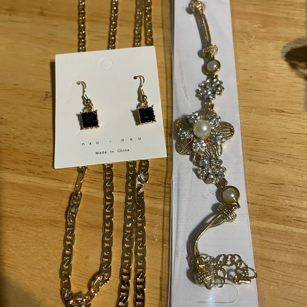 Source Unknown Gold and Silver Necklace Set - Picture 1 of 2